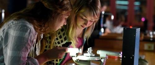 Students in a Physics lab