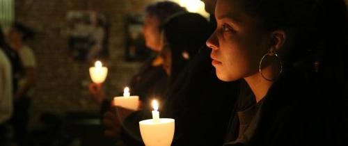 Students at vigil for refugees